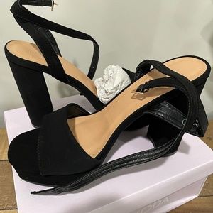 Black platform heels faux suede. 8.5 - Top Moda
